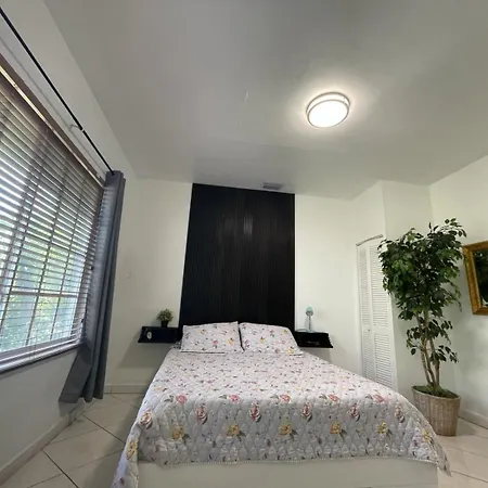 Private Suite Next To Calle Ocho